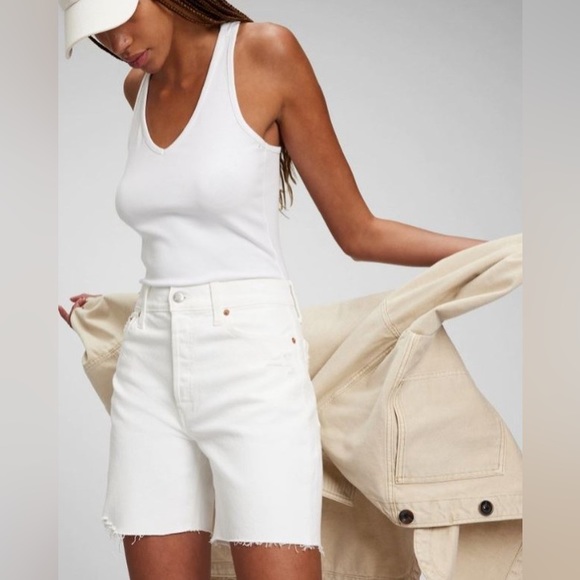 NWT GAP 6" High Rise Cheeky White Midi Shorts Washwell Size 26 2P - Picture 3 of 6